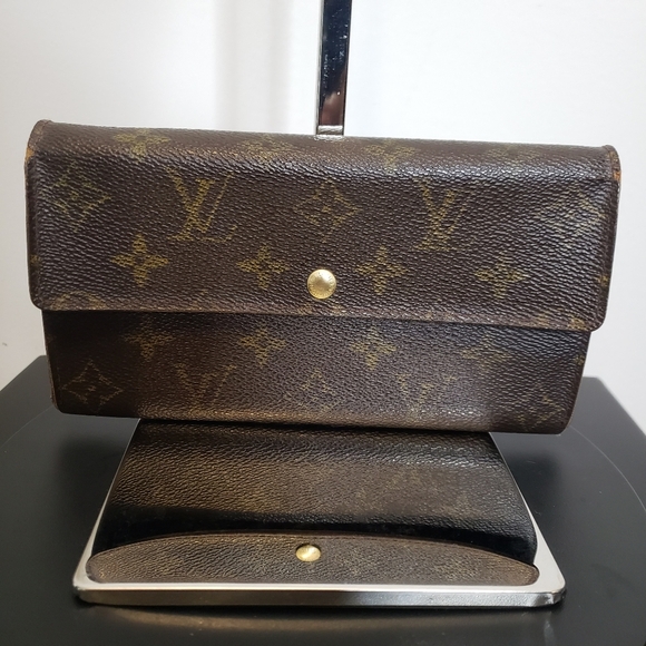 Louis Vuitton Vintage Women's Monogram Brown Sarah Wallet - Picture 1 of 16